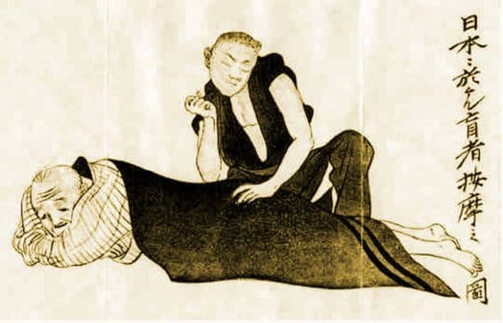 Une peinture asiatique sur laquelle un homme effectue un massage Tui Na